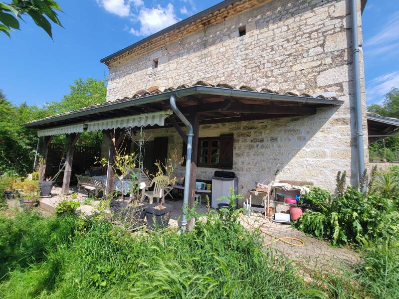 Créer une extension lumineuse avec la pose d’une véranda sur-mesure pour gagner de l’espace et valoriser sa maison à Lavaur