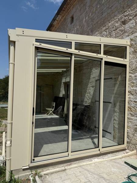 Créer une extension lumineuse avec la pose d’une véranda sur-mesure pour gagner de l’espace et valoriser sa maison à Lavaur