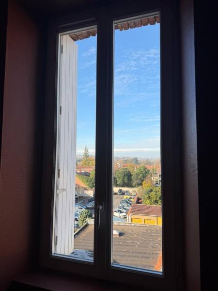 Pose de menuiseries en bois en centre-ville de Toulouse